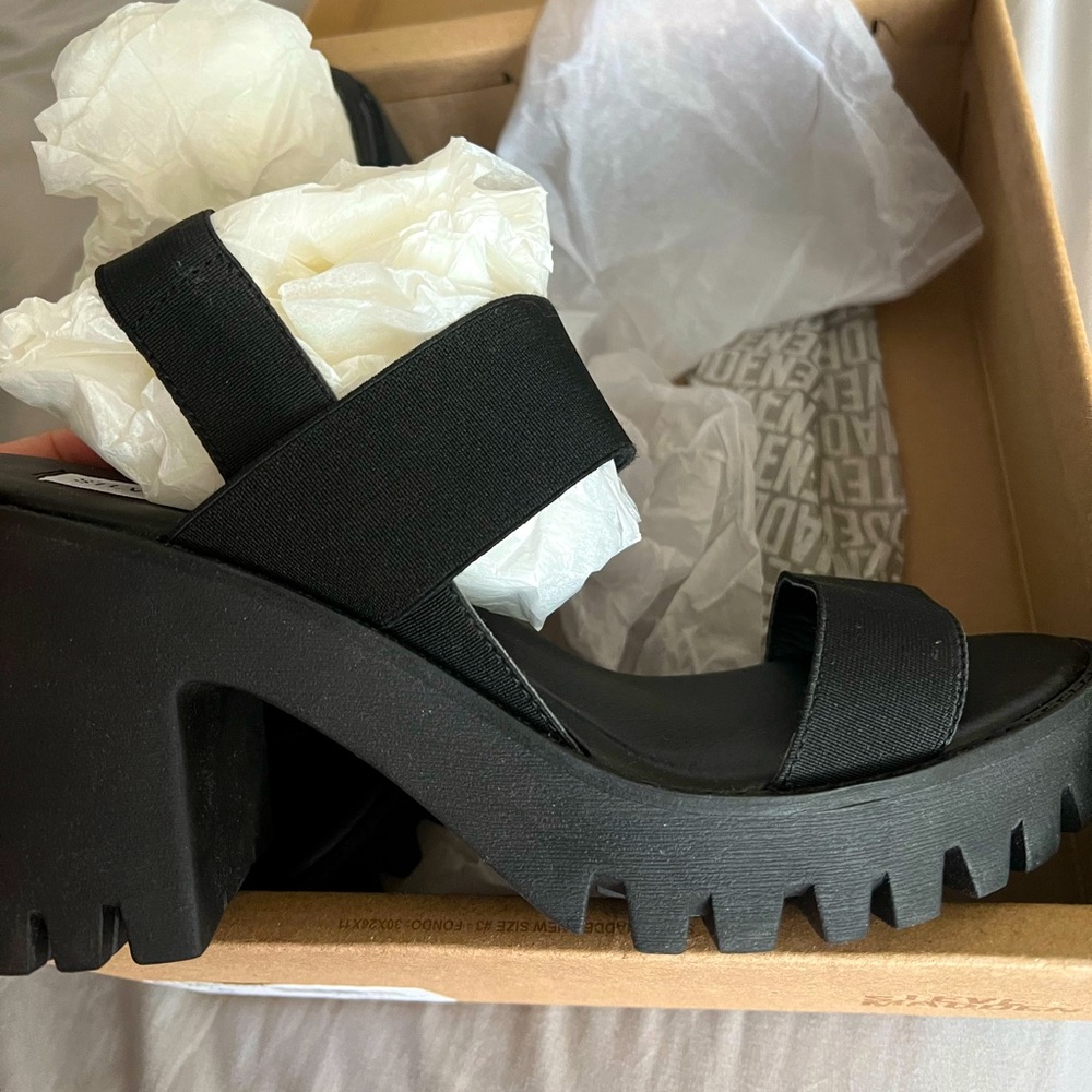 New Steve Madden stretch heels size 10